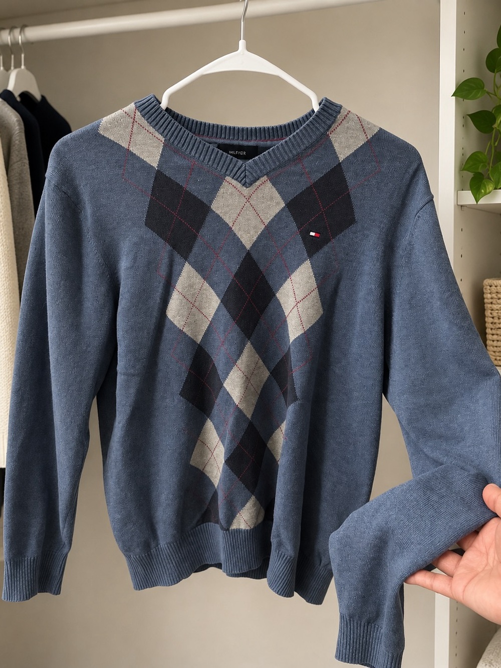 Tommy Hilfiger Men's Argyle V-Neck Sweater in Blue & Black Like New